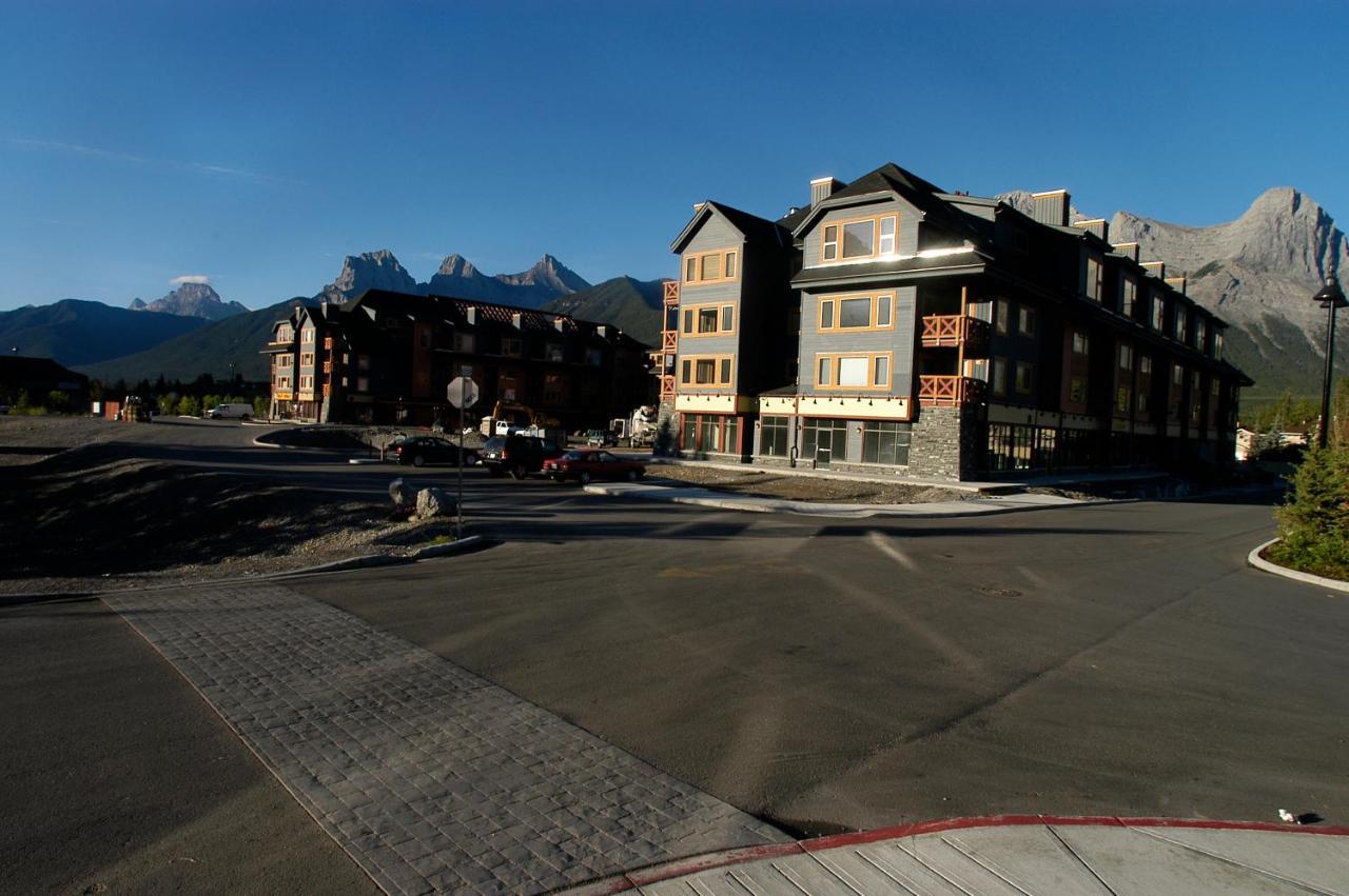 Apartment 405 Bear Creek Crossing キャンモア エクステリア 写真